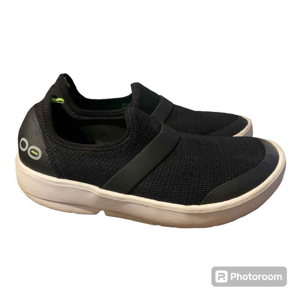 Women’s Black OOFOS size 8.5